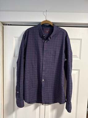 UNTUCKit Men's Navy and Red Plaid Button-Down Shirt
